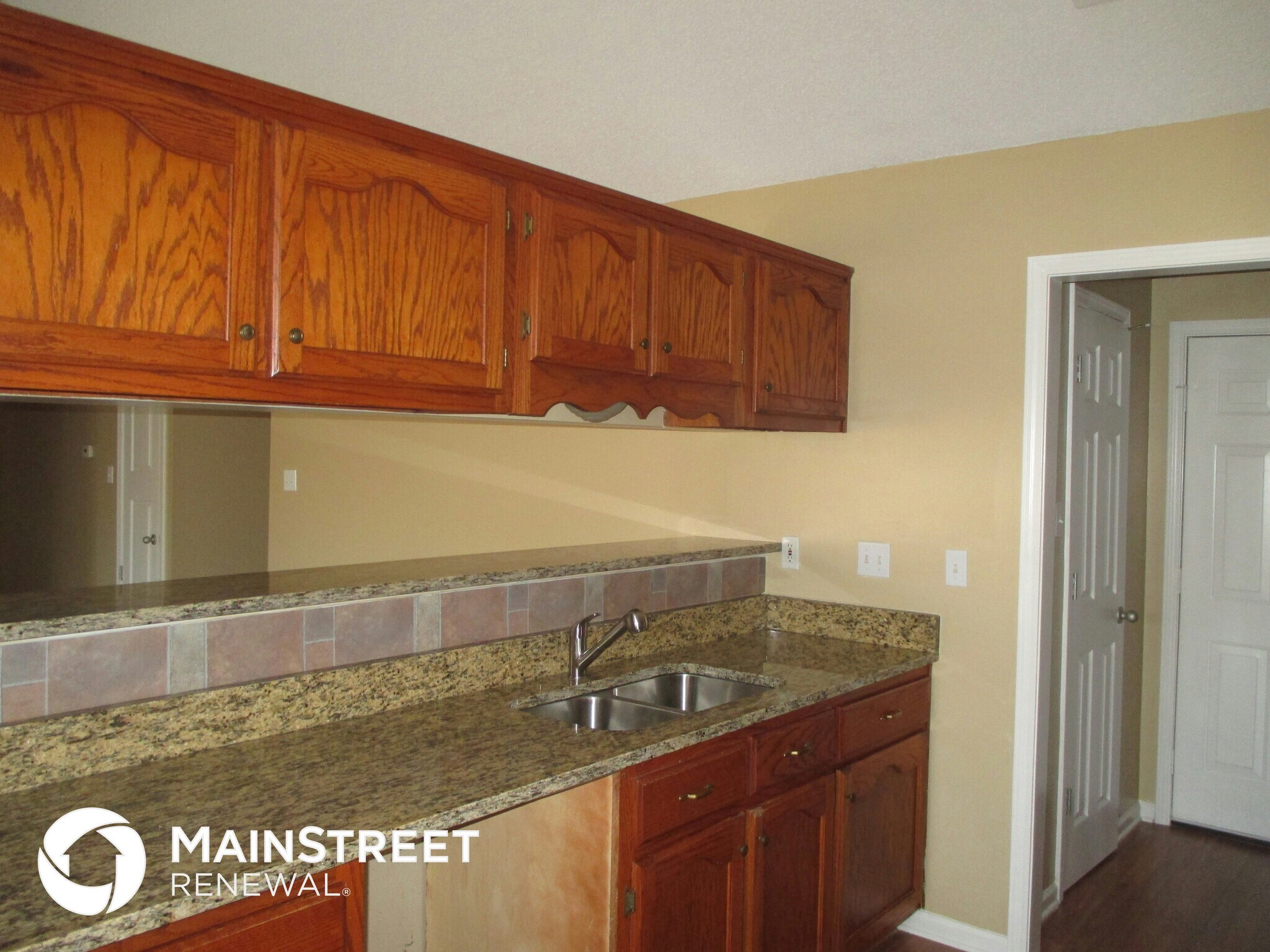 Building Photo - 1688 Sarah Ann Dr W