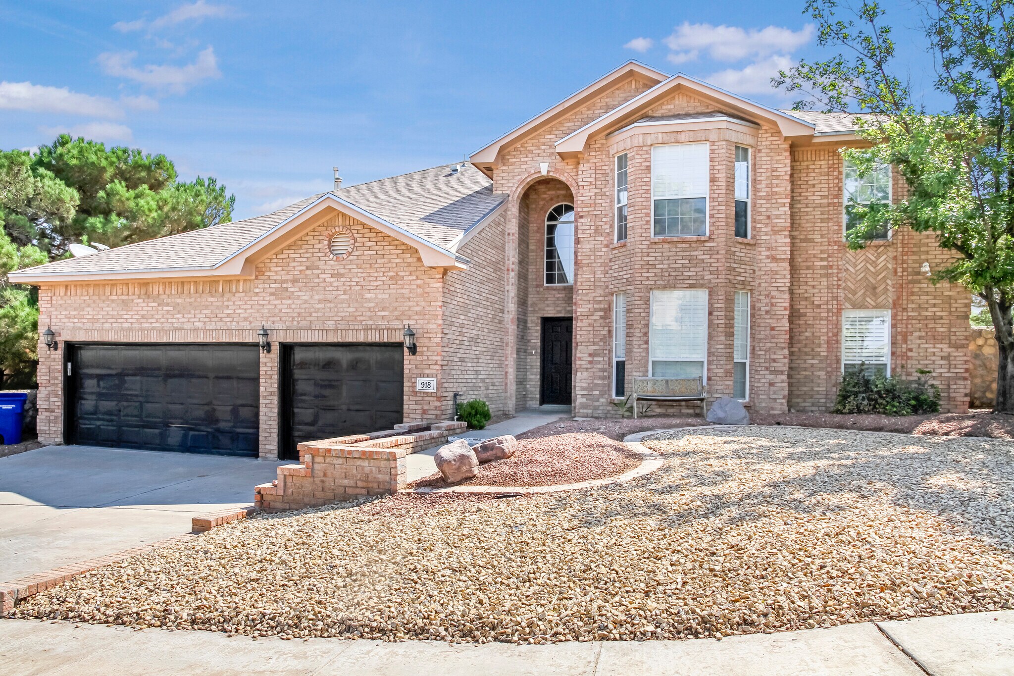 Building Photo - 918 Bella Cumbre Dr