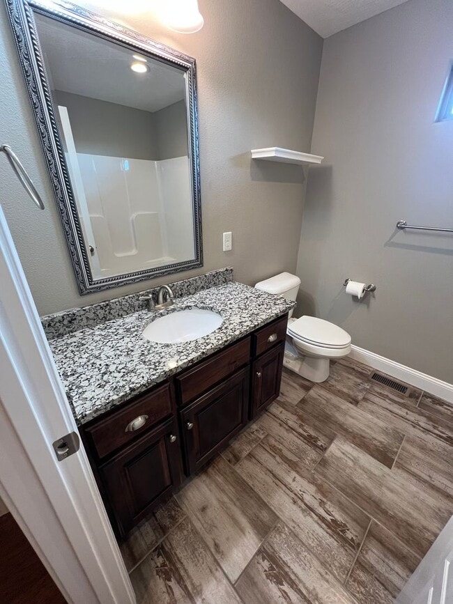 Building Photo - 4 Bedroom | 2 Bathroom | 3 Car Garage| Springfield MO | Fire Place | Covered patio!