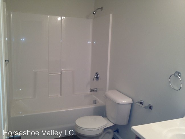 Building Photo - 100 Horseshoe Valley Dr