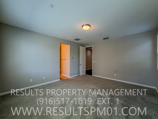 Building Photo - 1041 Bridlewood Dr