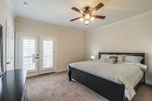 Building Photo - Furnished 3BR 3 Story Townhome