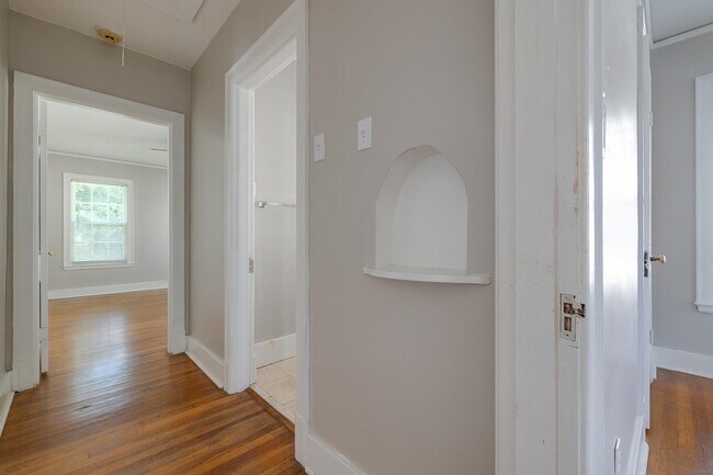 Building Photo - 2056 Jackson Ave