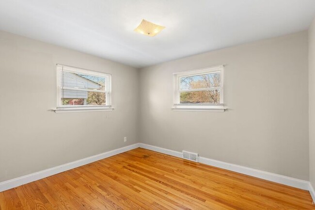 Building Photo - 840 Daniel Boone Dr