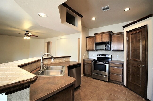 Building Photo - Beautiful 4 Bed 2 Bath in Edmond