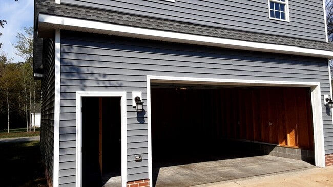 Building Photo - Country Estate Home in Ashland Area