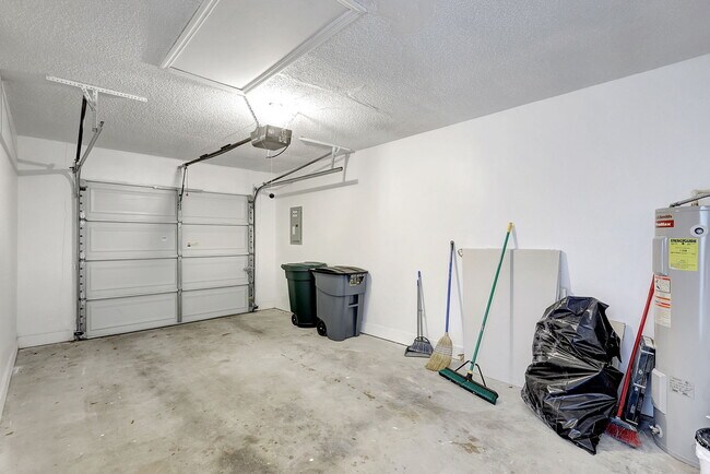 Building Photo - 107 Parkside Colony Dr