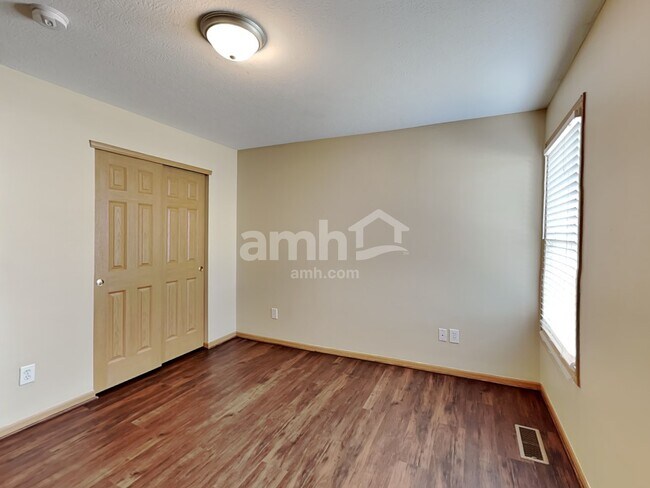 Building Photo - 2271 Landcrest Dr