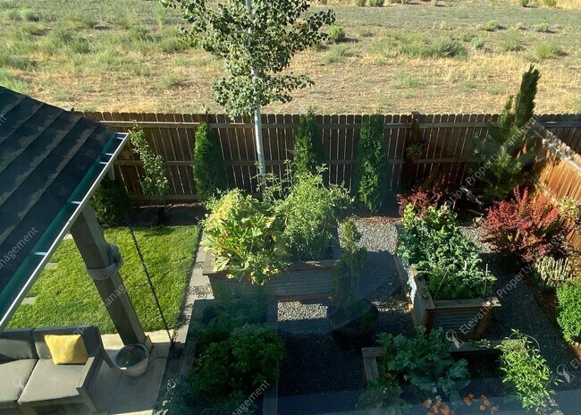 Building Photo - * Coming Soon * Beautiful Unfurnished 3-Be...