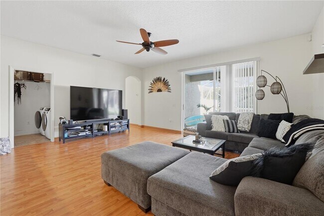 Building Photo - 5810 Hummingbird Ct