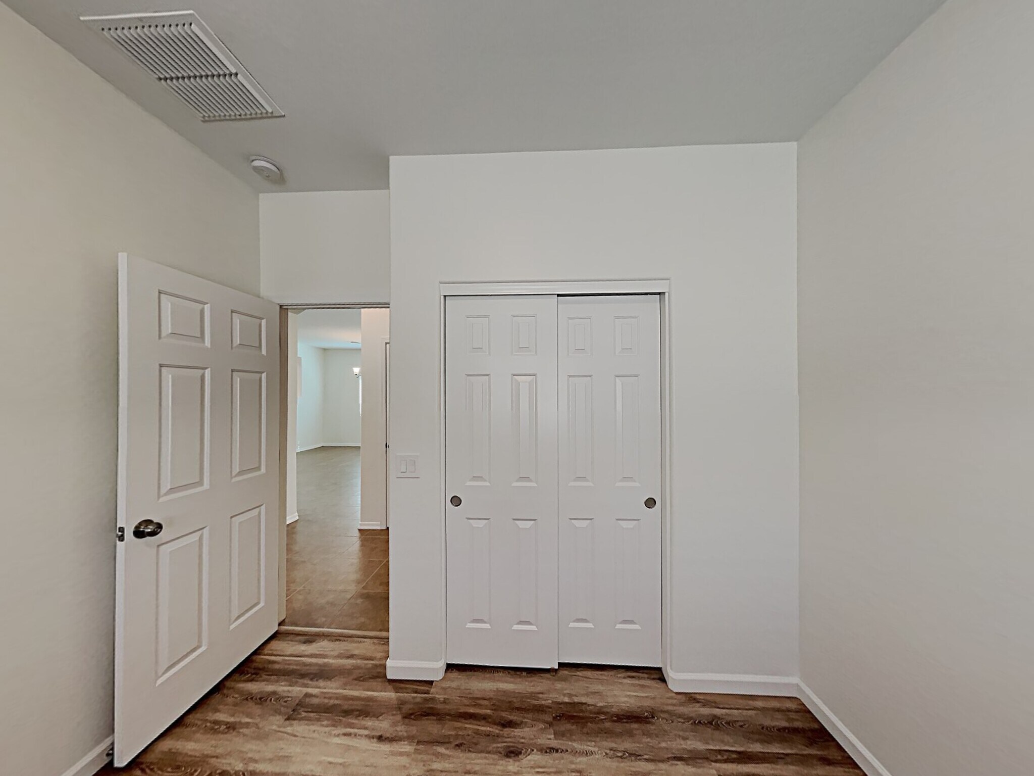 Building Photo - 868 Basswood Ave