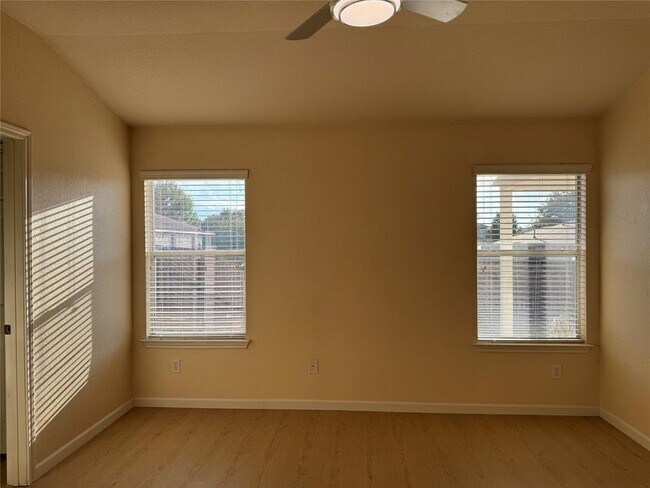 Building Photo - 1015 Remington Dr