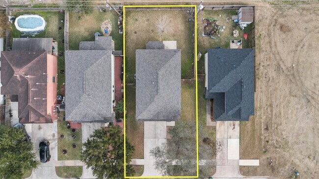 Building Photo - 13615 Ambrose St