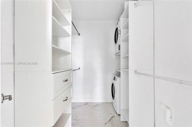 Building Photo - 336 N Birch Rd