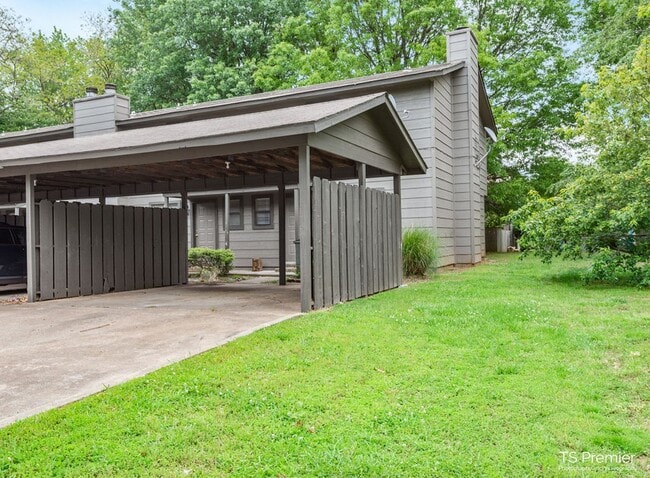 Building Photo - 3 bedroom Townhouse in east Fayetteville