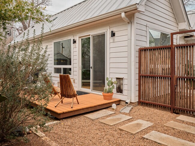 Building Photo - 910 Gullett St