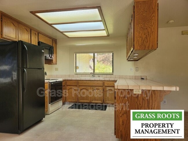 Building Photo - 17135 Lawrence Way