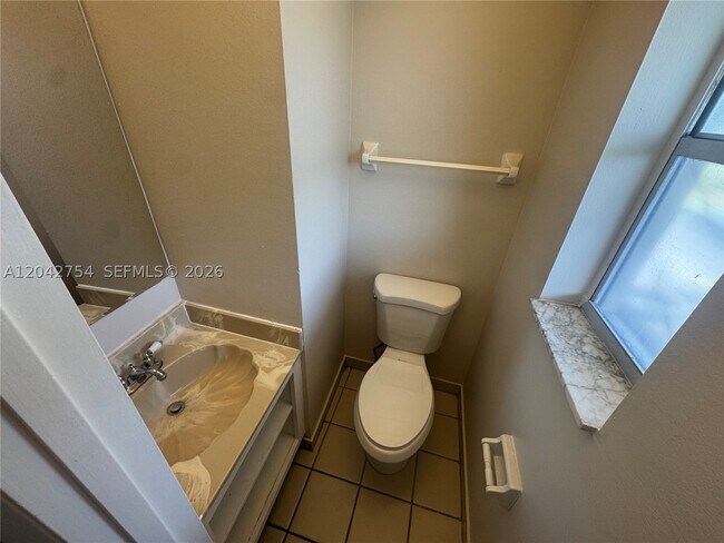 Building Photo - 7910 S Colony Cir
