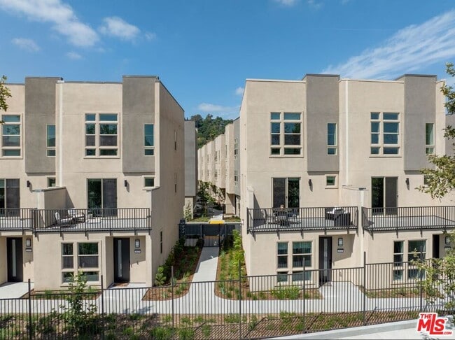 Building Photo - 2703 Rana Way