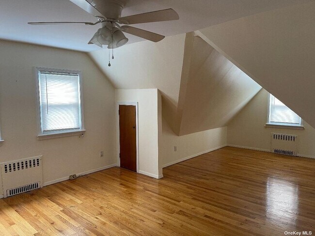 Building Photo - 624 E Walnut St