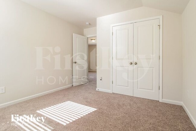 Building Photo - 522 Hillpark Ln