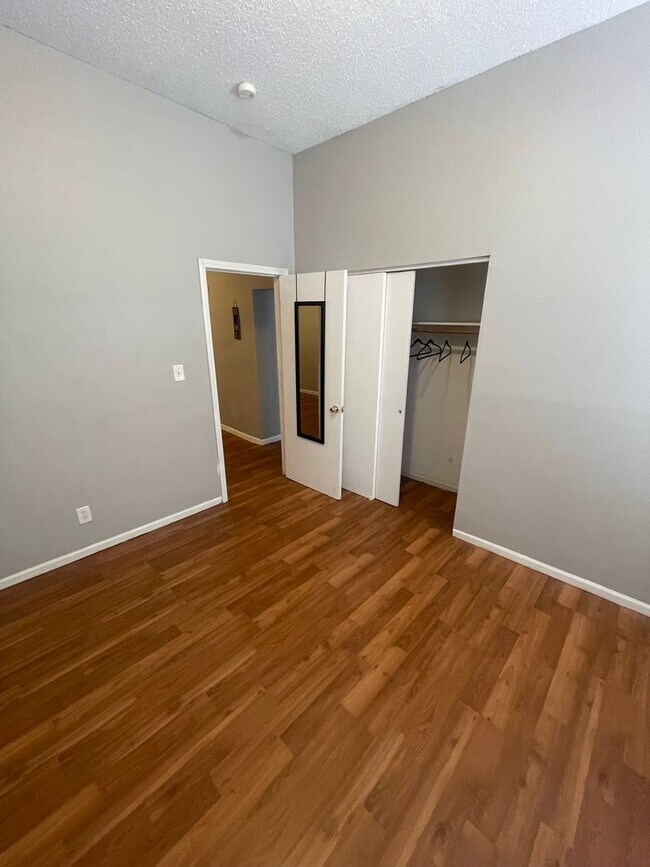 Building Photo - 2511-2513-2513 S 9th St