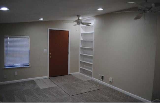 Building Photo - 1830 Wales Dr