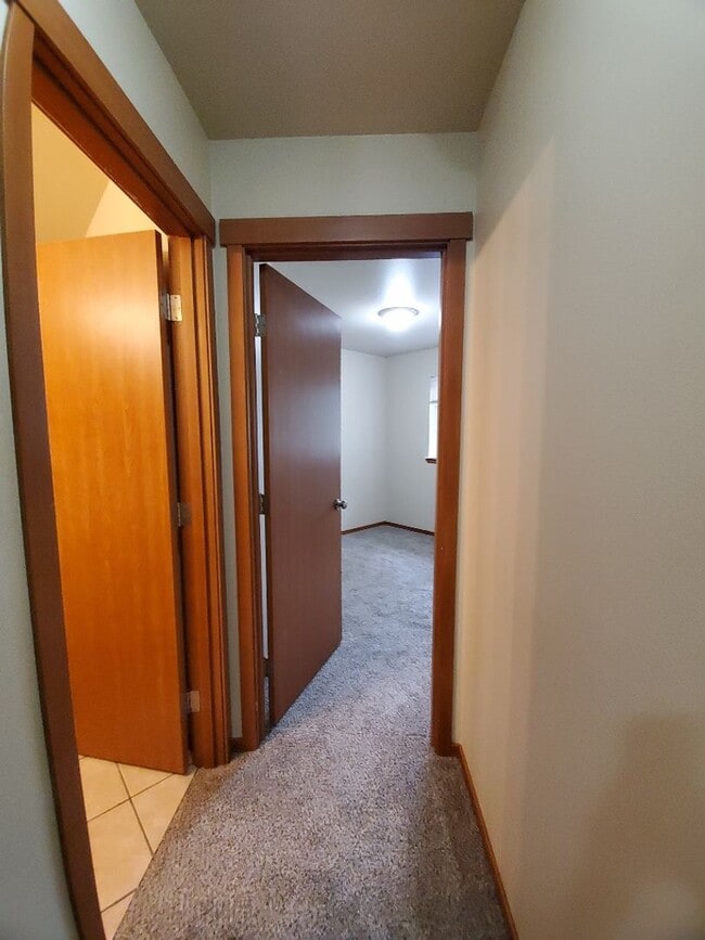 Building Photo - Pre-leasing NOW! 6 Bedroom, 3 Bath Home!