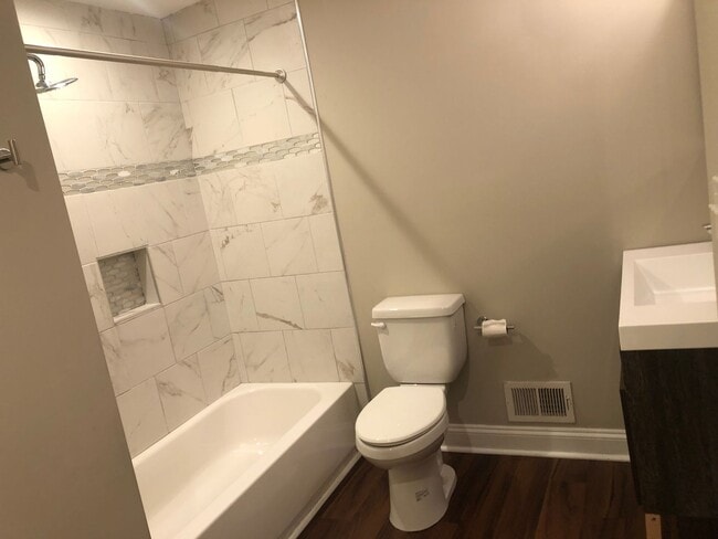 Building Photo - Beautiful 2 full bathroom (2)1/2 bathroom 2 bedroom townhouse in Baltimore City