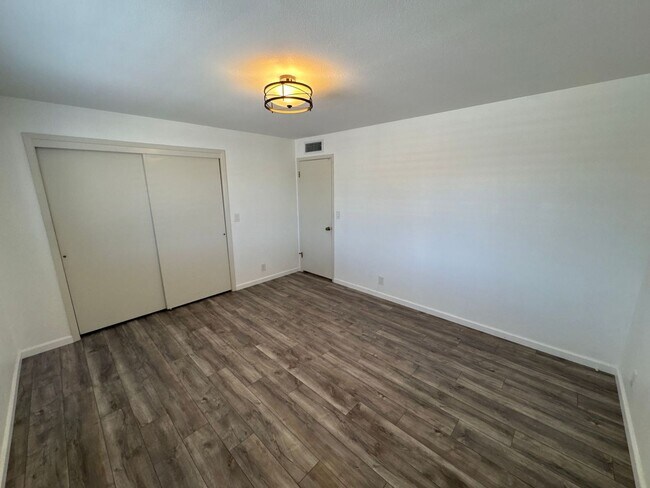 Building Photo - Beautifully Updated  2 Bed - 2 Bath Home in 55 Plus Community in Sunland Village - Mesa, AZ
