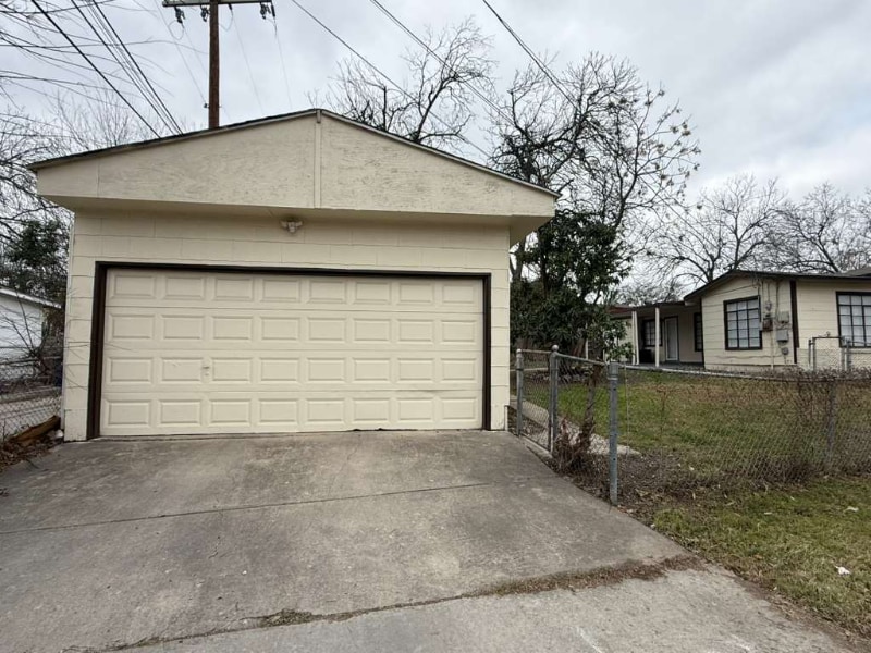 Building Photo - 202 Mink Dr