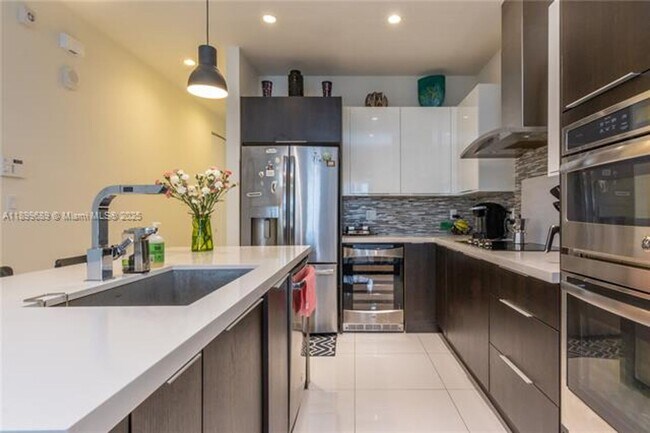 Building Photo - 10245 NW 63rd Terrace