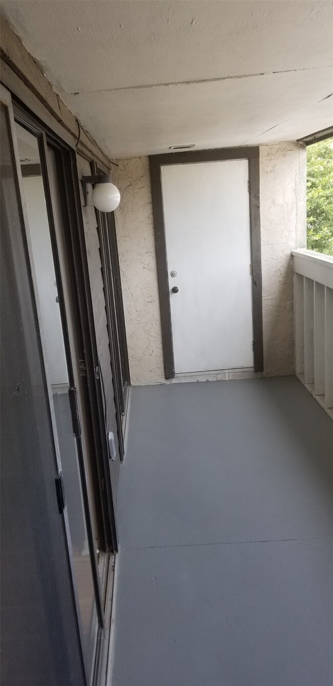 Building Photo - 3015 Walnut Bend Ln