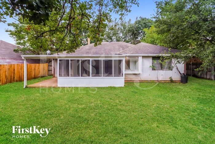 Building Photo - 3200 Creekwood Ln