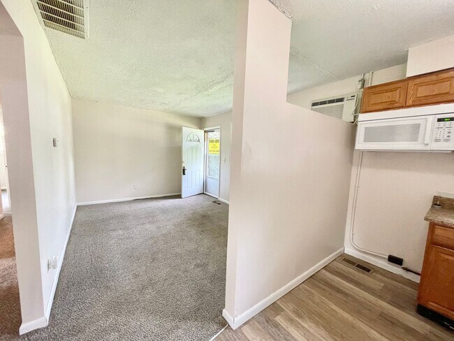 Building Photo - 3 Bedroom Ranch Home