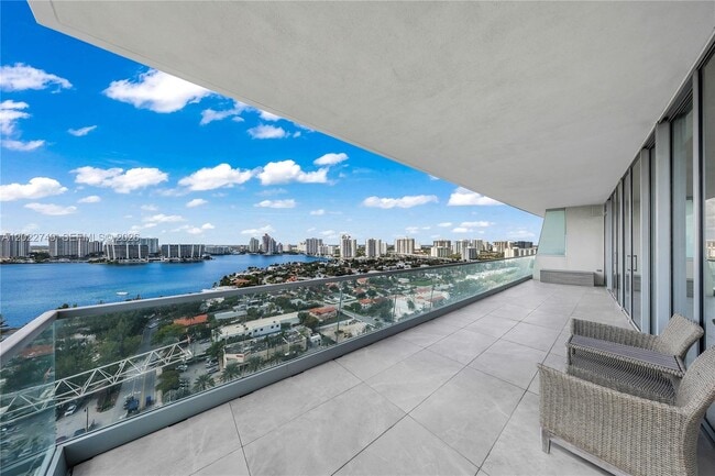 Building Photo - 18501 Collins Ave