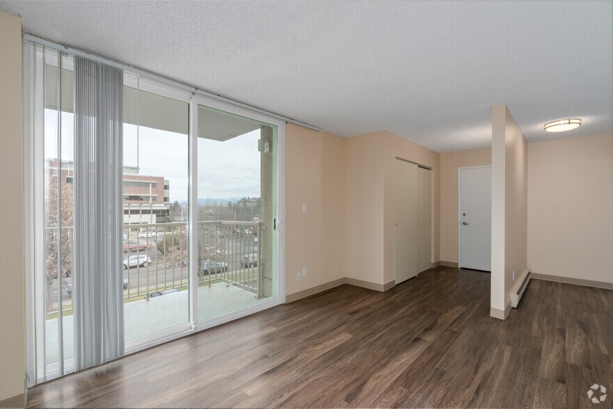 1BR, 1BA - 642SF - Living Room - Altura