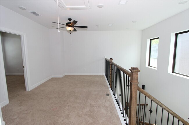Building Photo - 1443 Park Path Dr