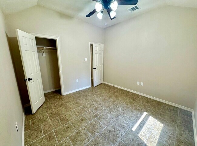 Building Photo - 114 Shayan Ct