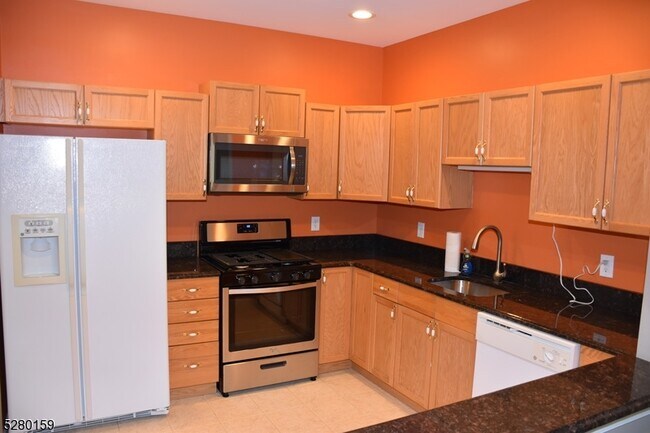 Building Photo - 125 Springhill Dr