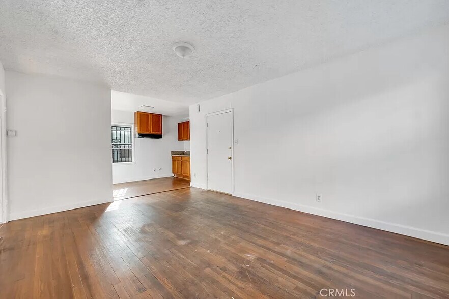 Building Photo - 648 W 41st Dr