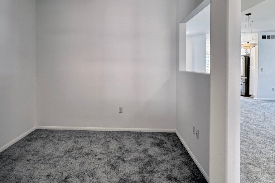 Building Photo - 235 Market St