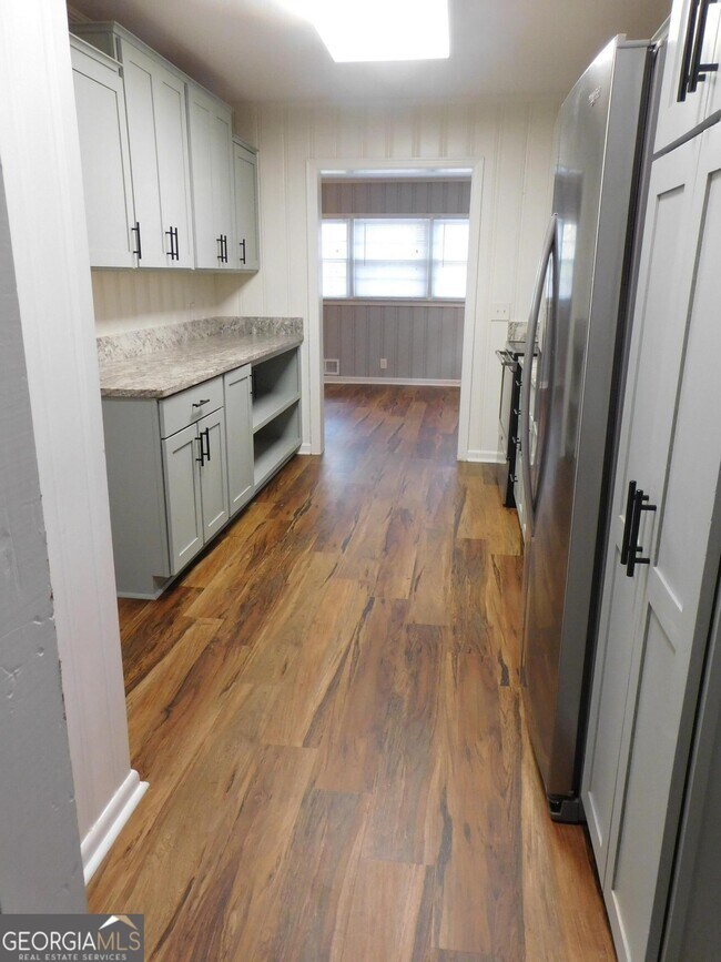 Building Photo - 893 Andrews Dr NW