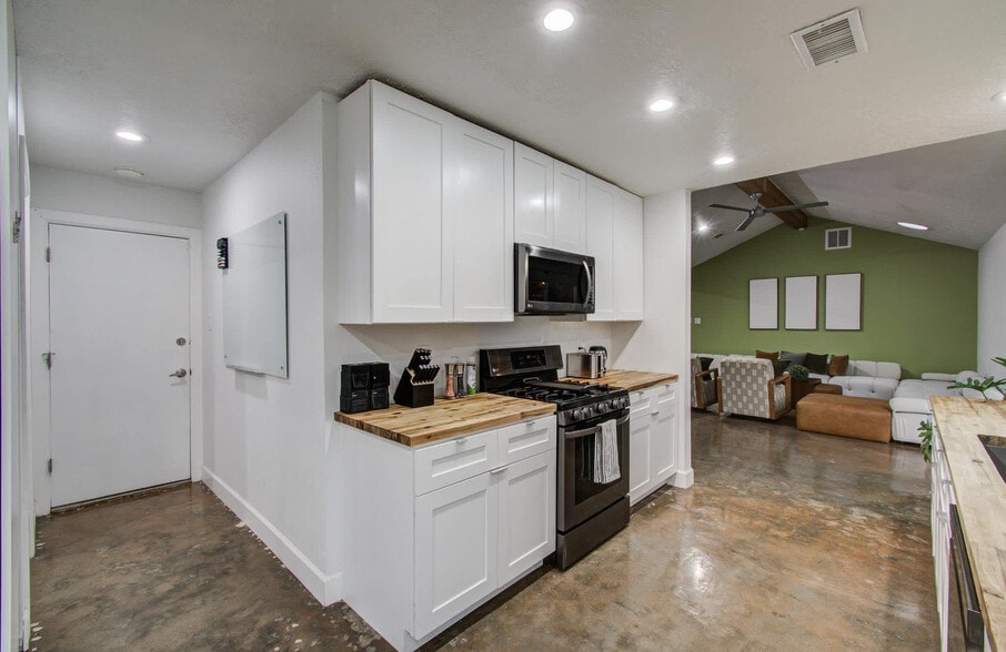 Building Photo - 11714 Hillcroft St