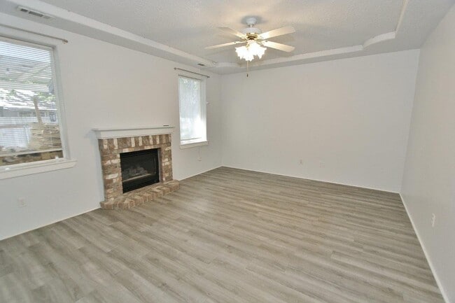 Building Photo - Single-Level Home in Quiet Neighborhood