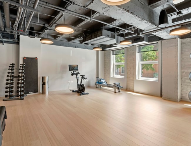 Building Photo - 1601 W Lake St