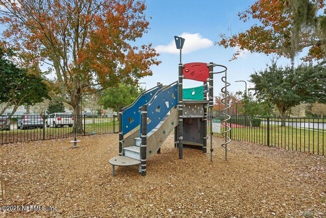 Building Photo - 411 Walnut Dr