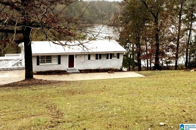 Building Photo - 992 Clear Creek Dr