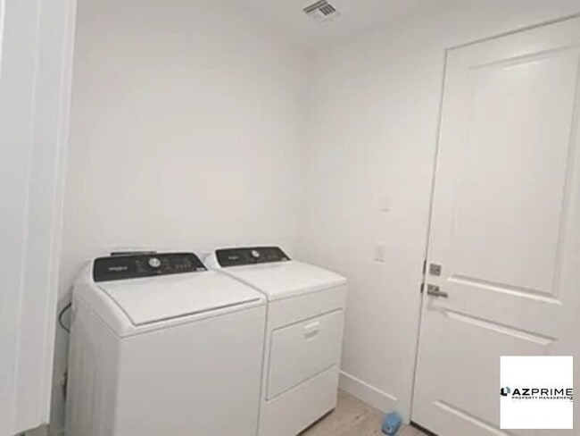 Building Photo - E Timberline Rd