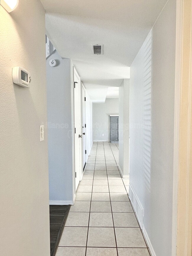 Building Photo - 3465 Kirkwood Dr